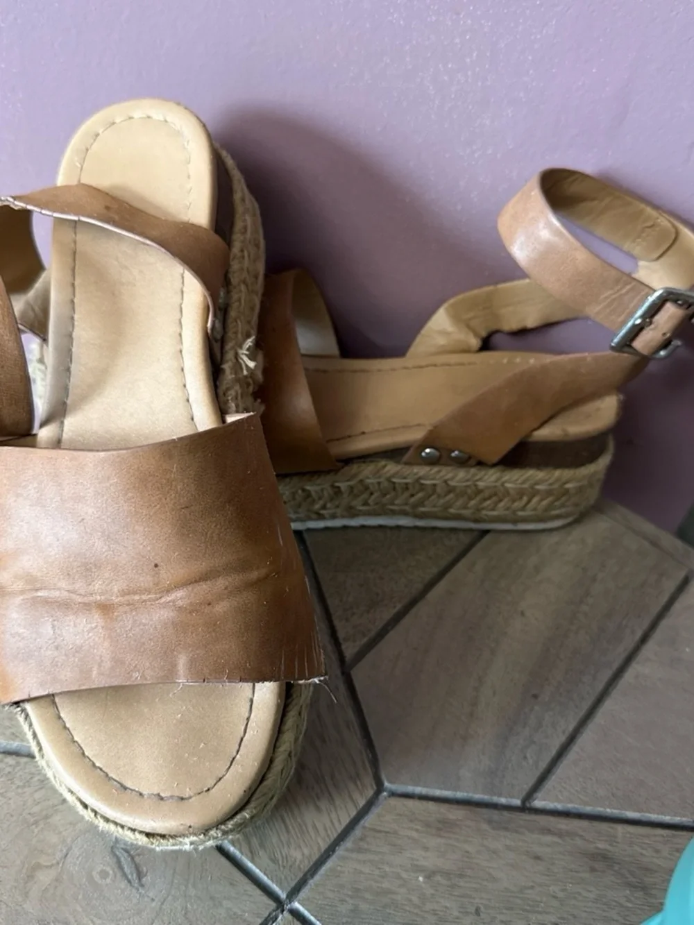 Women’s Tan wedge